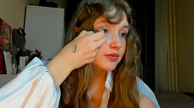 MaryannSofts - spread legs and show pussy