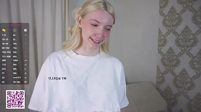 Bubblegum_babyyy - suck my finger close-up with saliva