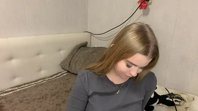 LiviaSmelser - Show tongue