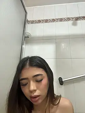 HoneyMollyX - SPREAD MY LEGS + PUSSY FINGERING CLOSE