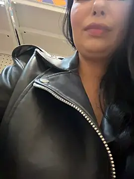 Tisha_Busty - Flash BOOBS and not get caught