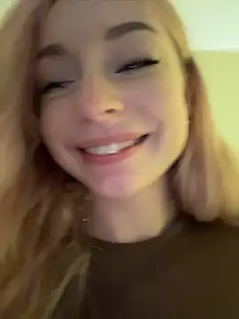Melissa_grr - DILDO IN PUSSY WITH OPENED DOOR in 🚾