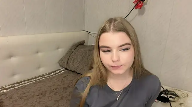LiviaSmelser - Show tongue