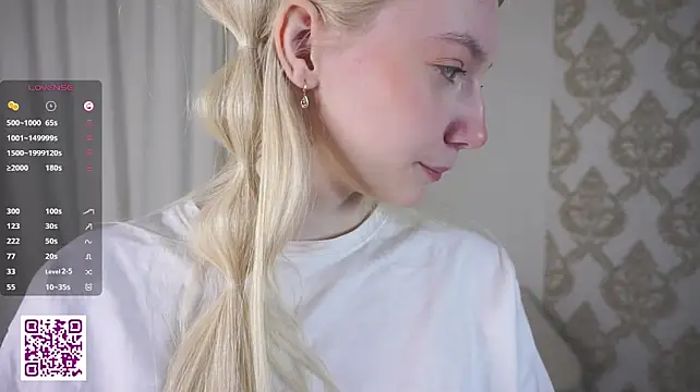 Bubblegum_babyyy - suck my finger close-up with saliva
