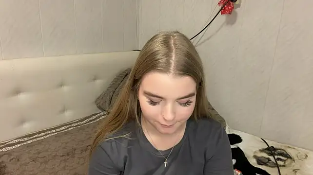 LiviaSmelser - Show tongue
