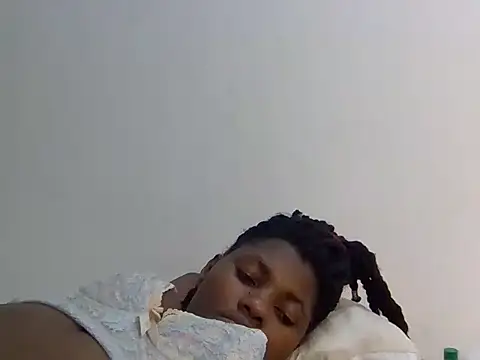 Smallprettygal - show pussy