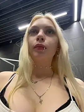 AngelinaTous - I'll show you my boobs on the street🌸
