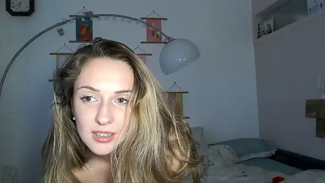 Jolieroseeparis - Show : je suce mon dildo