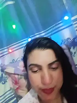 Maya-120 - Lip show