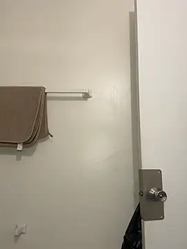 VixenCapri - Squirt out back while cleaning