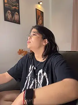 Tati_reyess - can we see yor tits again?