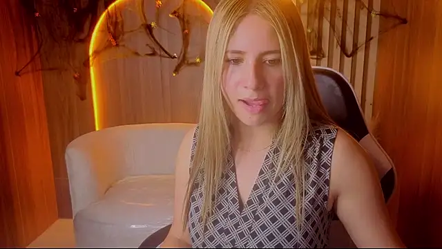 Aratna_Blonde_Tx - OIL ON TITS🍑🧴
