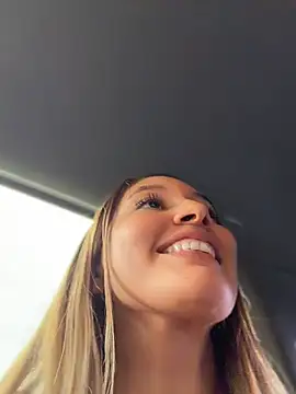 AnaCooper - Flash your boobs to a guy 🤤