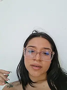 -VICKKY's Live XXX Chat