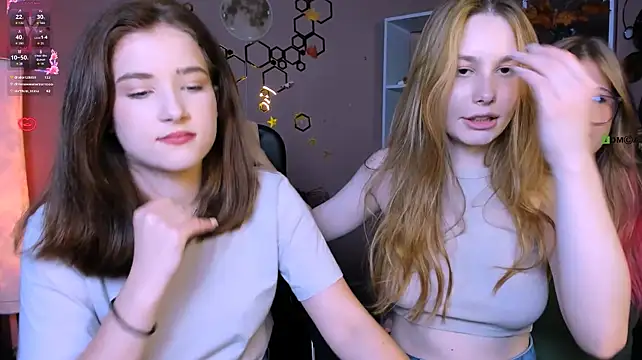 Hanna_kiss3 - flash tits