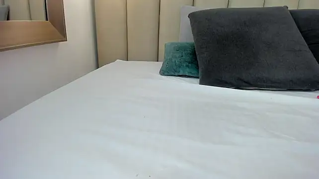 Yennifer_01 - Bouncing my juice ass