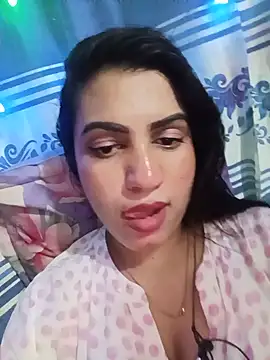 Maya-120 - Lip show