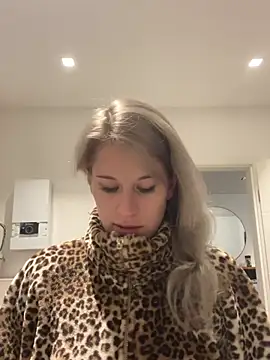 JessyLey - Show boobs