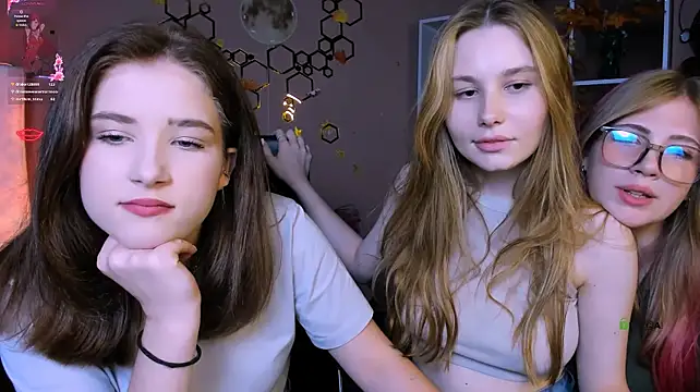Hanna_kiss3 - flash tits