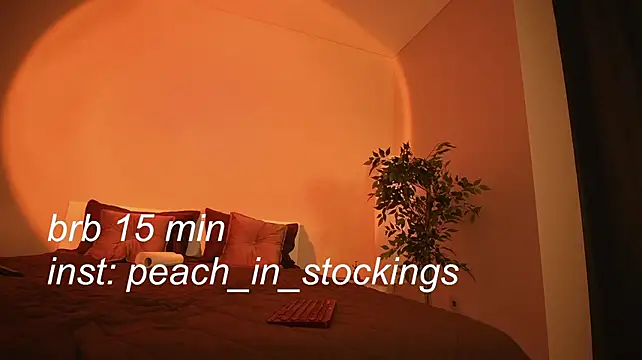Peach_in_stockings - Dress Mommy: red heels + legs