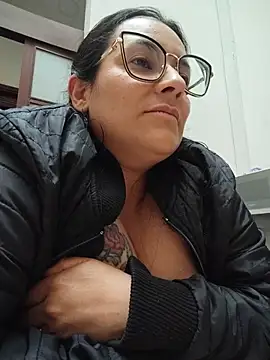 Michell_Monet - Plug in ass and 10 Spank