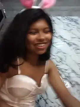 Mali-CeMuse - Masturbátion with the dildo