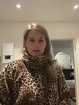 JessyLey - Show boobs