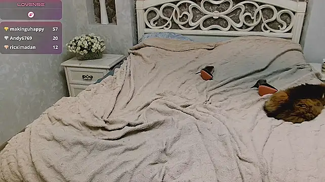 Lady_Anna - 2 fingers in pussy