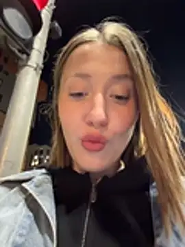 Sophie_Avory - Pinch nipples+flash one🍒