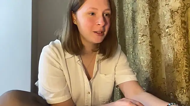 KarimaStubbe - hair in a ponytail