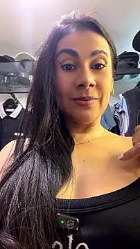 Laia_Hills - Go to bathroom and rub pussy cream🥵🔥