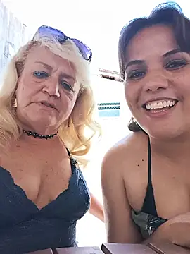 Belladama61 - As belas colocar o plug no cuzinho