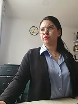 Paolitha25 - 🔥Dildo in pussy under desk 🔥