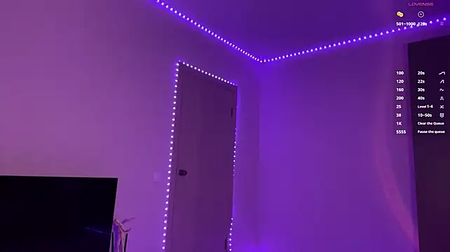 XXMelanieseXx - a dildo between tits