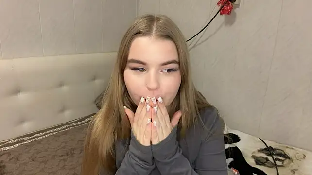 LiviaSmelser - Show tongue