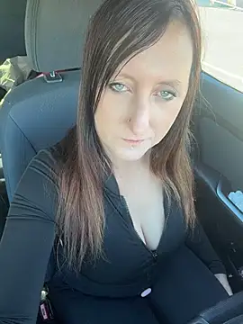 XoTatianaXo - Lotion my tits in the mall bathroom