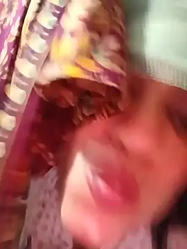 Maya-120 - Lip show