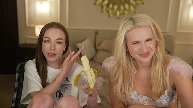 Ella_054 - doggy+slap ass 2 girls