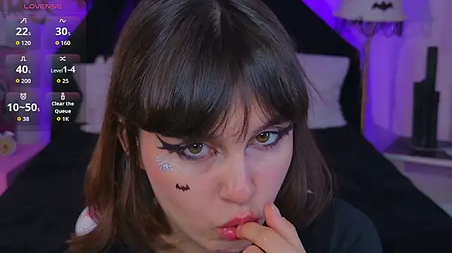 Susie_Morris - suck 3 fingers +moan