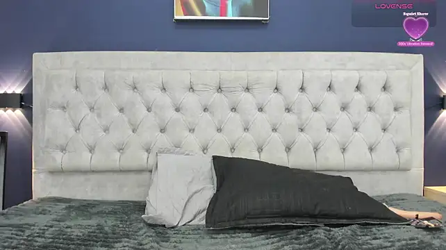 Layla_secret - striptease naked 2 min