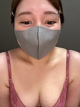 Ramu_kitty_love - 下の服脱いで3分膝立ち