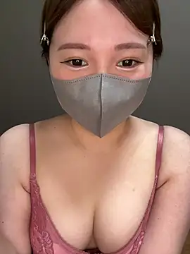 Ramu_kitty_love - 下の服脱いで3分膝立ち