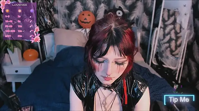 Ashley_Veil - Show underboobs