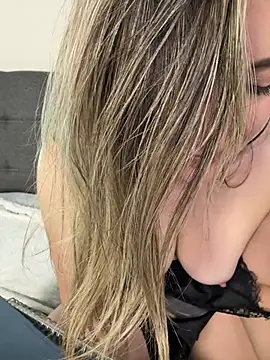 Mariana_gom - Spread pussy