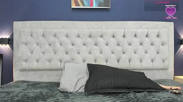 Layla_secret - striptease naked 2 min