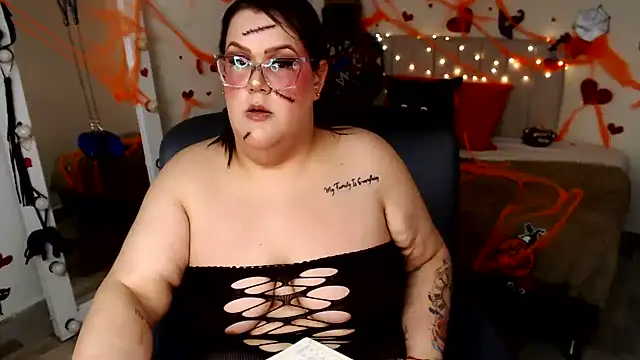 GiannaMorrys - 👻 My Pussy need Attention👉Tip Here 😻