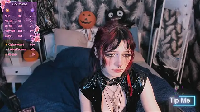 Ashley_Veil - Show underboobs