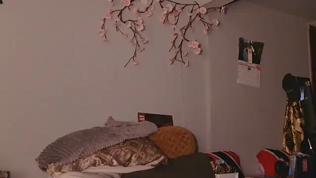 GodesssAtirah - Mama needs furniture for her new place