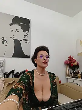 RebeccaNoble - Sexy🔥 cameltoe closeup