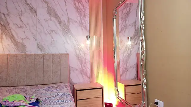 Sophiaamethystt - RED ASSS WHIT SPANKS